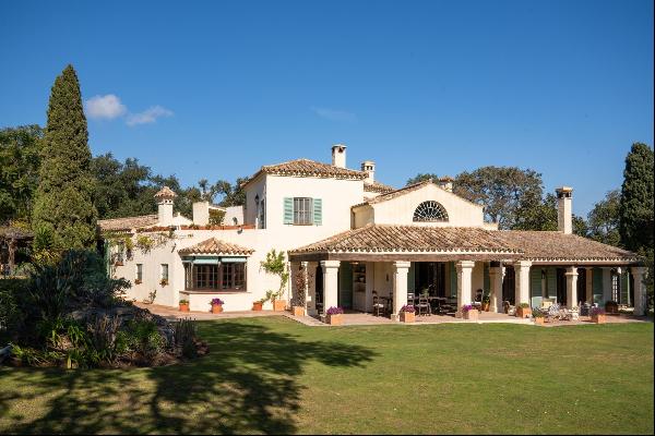 Cortijo-style villa in the heart of Sotogrande.