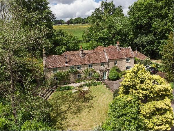 A detached 6 bedroom family home, offering the best of both city and rural life, with coun