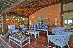 House designed by Octavio Raja Gabaglia at Manguinhos beach