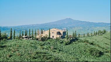 Stunning turn-key farmhouse with possibly the best 360 degree views in Tuscany.