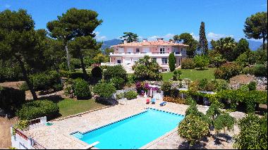 Grande Corniche, Nice - Exceptional opportunity - Estate to renovate, sea views.