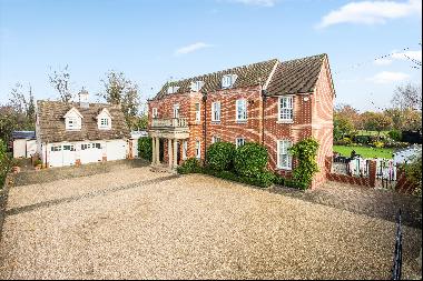 A beautiful, equipped family home with excellent amenities close to Bishop's Stortford.