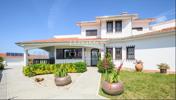 House with garden, for sale, in Francelos, V. N. Gaia, Portugal