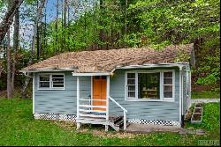 7 Grefe Road, Scaly Mountain NC 28775