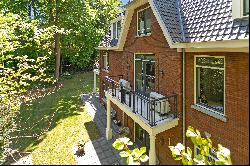 Luxury apartment villa on beautiful estate in Laren