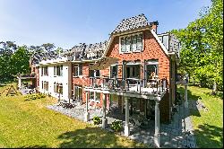 Luxury apartment villa on beautiful estate in Laren