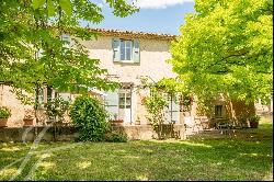 SOUTH LUBERON Renovated stone bastide on 4935m² of land, outbuildings and stables