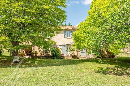 SOUTH LUBERON Renovated stone bastide on 4935sqm of land, outbuildings and stables