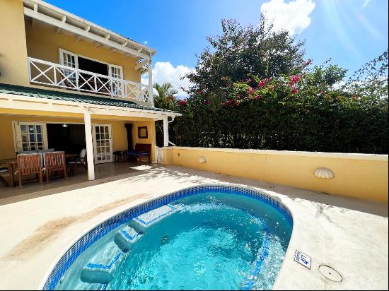 Sea view townhouse offered fully furnished