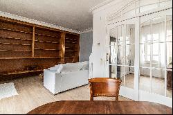 Beautiful apartment in a regal estate in plaza de Gracia