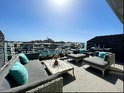 Luxury Seafront Apartment
