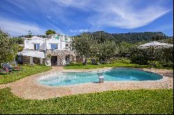 Villa Bellavita at Anacapri, surrounded by centenary olive trees