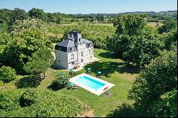 Manor in the midst of vineyards with a pool.