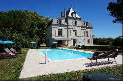 Manor in the midst of vineyards with a pool.
