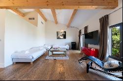 Sole agent - In St-Tropez city centre - villa with its outbuildings, sea view.