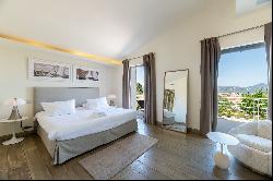 Sole agent - In St-Tropez city centre - villa with its outbuildings, sea view.