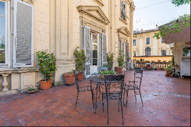Elegant apartment with terrace in Lucca
