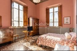 Elegant apartment with terrace in Lucca