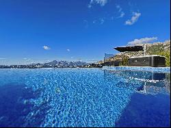 Luxury south-facing villa with breath-taking sea views