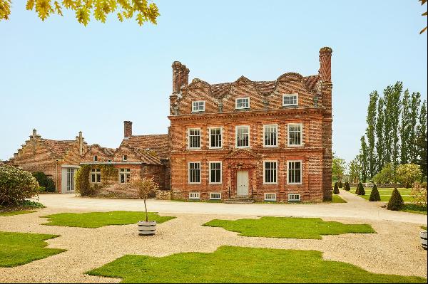An exquisite 17th-century house, Listed Grade I built in the English Baroque Artisan Manne