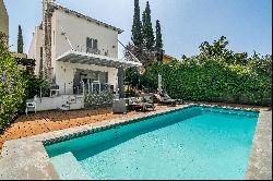 Charming Home with a Pool for Sale in Ness Ziona