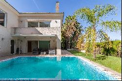 Exquisite villa with pool in the north of Valencia
