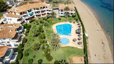 Immerse in Beachfront Bliss: A Delightful Penthouse with Endless, Dénia 03700