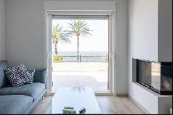 Immerse in Beachfront Bliss: A Delightful Penthouse with Endless, Dénia 03700