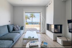 Immerse in Beachfront Bliss: A Delightful Penthouse with Endless, Dénia 03700