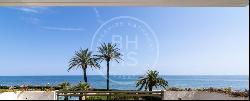 Immerse in Beachfront Bliss: A Delightful Penthouse with Endless, Denia 03700