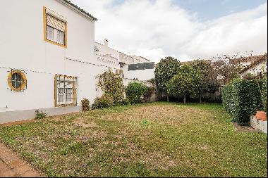 Charming 6-bedroom house with garden in the historic centre of Évora.