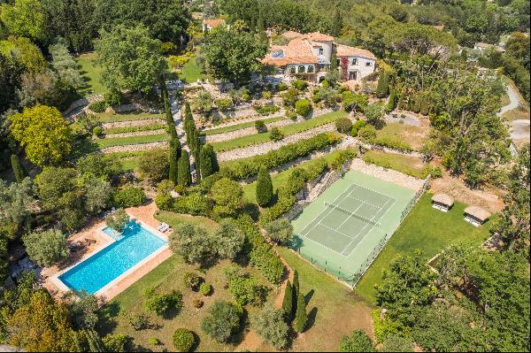 Outstanding property completely renovated in Mougins with panoramic sea views