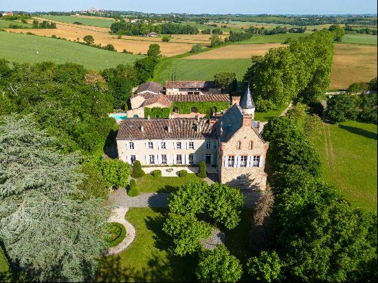 Exceptional: 15th-century chateau 45 minutes from Toulouse