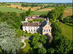 Exceptional: 15th-century château 45 minutes from Toulouse