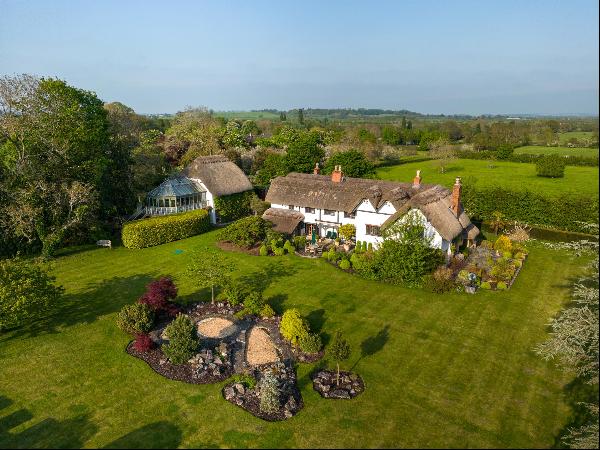 An immaculately presented, period thatched house dating back to the early C16th with matur