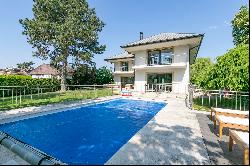 Co-exclusivity - Detached house with swimming pool