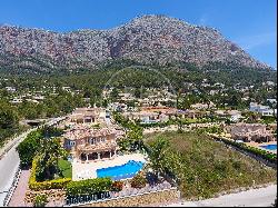 240 sqm luxury house with pool and views for sale in Montgo, Jáv, Jávea 03730