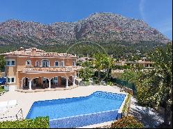 240 sqm luxury house with pool and views for sale in Montgo, Jáv, Jávea 03730