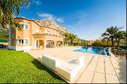 240 sqm luxury house with pool and views for sale in Montgo, Jáv, Jávea 03730