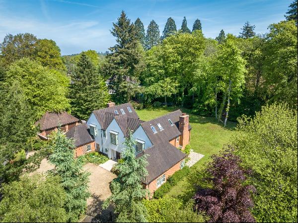 A substantial family home on the edge of Grayshott village