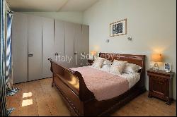 Top floor exquisite apartment in Oltrarno