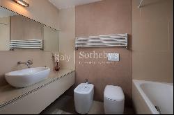 Top floor exquisite apartment in Oltrarno