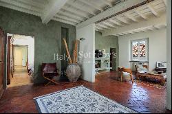 Top floor exquisite apartment in Oltrarno