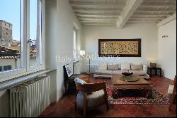 Top floor exquisite apartment in Oltrarno