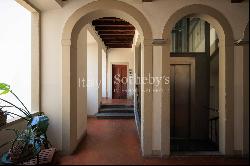 Top floor exquisite apartment in Oltrarno