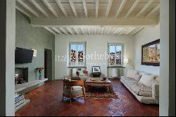 Top floor exquisite apartment in Oltrarno