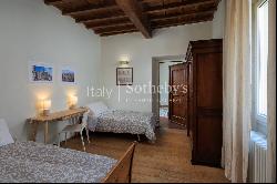 Top floor exquisite apartment in Oltrarno