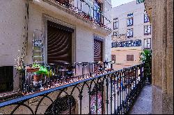 Spacious newly refurbished apartment in the Gothic Quarter