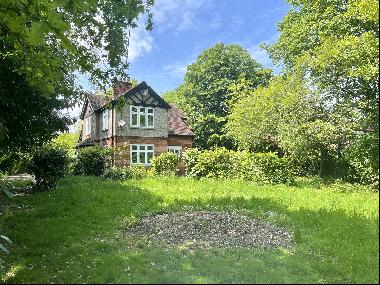 Little Baddow Road, Danbury, Chelmsford, Essex, CM3 4NS