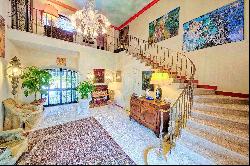 Mougins - Tuscan style property in a secure domain near Mougins School and golf